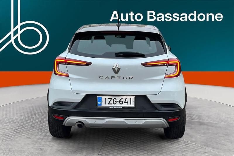 Käytetty Renault Captur Zen 131 HP (96 kW) 2021 Katumaasturi