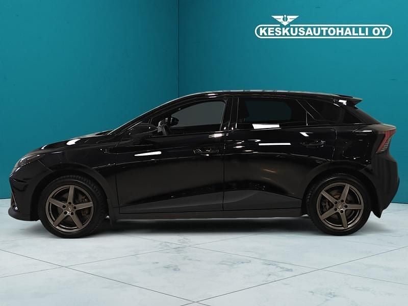 Käytetty MG MG4 EV Luxury 150 kW (204 HP) 2023 Musta Viistoperä