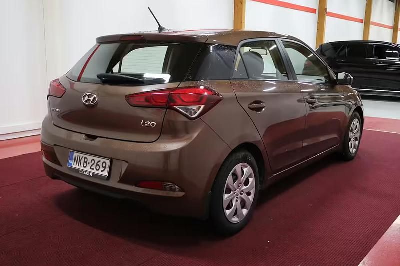 Käytetty Hyundai i20 Classic 75 HP (55 kW) 2015 Viistoperä