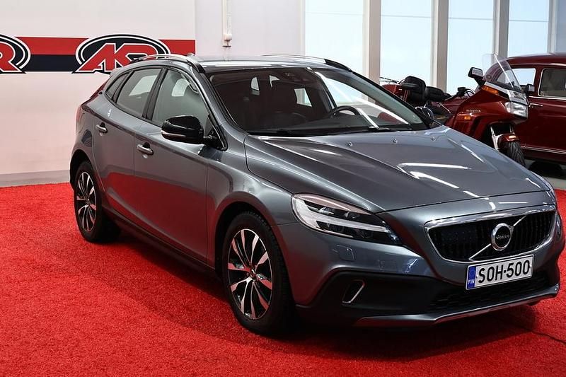 Käytetty Volvo V40 Dynamic 152 HP (111 kW) 2018 Harmaa Viistoperä