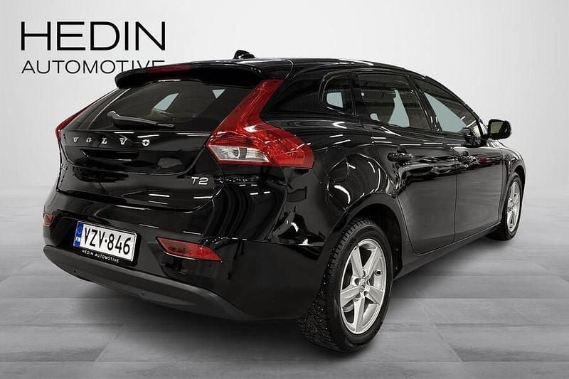 Käytetty Volvo V40 Business Edition 122 HP (89 kW) 2018 Musta Viistoperä