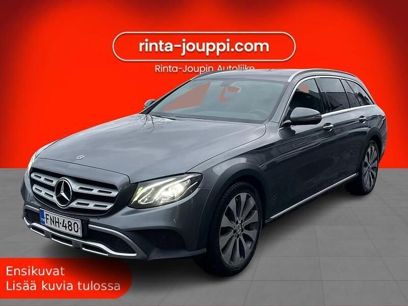 Harmaa Käytetty 2018 Mercedes E220 Farmari | 33 890 € (Kallis) - Kuva 1/3