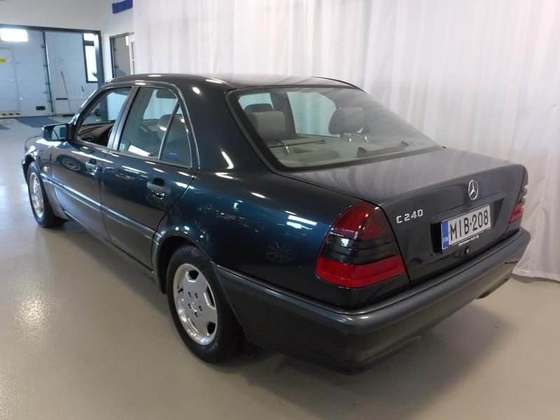 Käytetty Mercedes C240 Classic 170 HP (125 kW) 1998 Musta Sedan