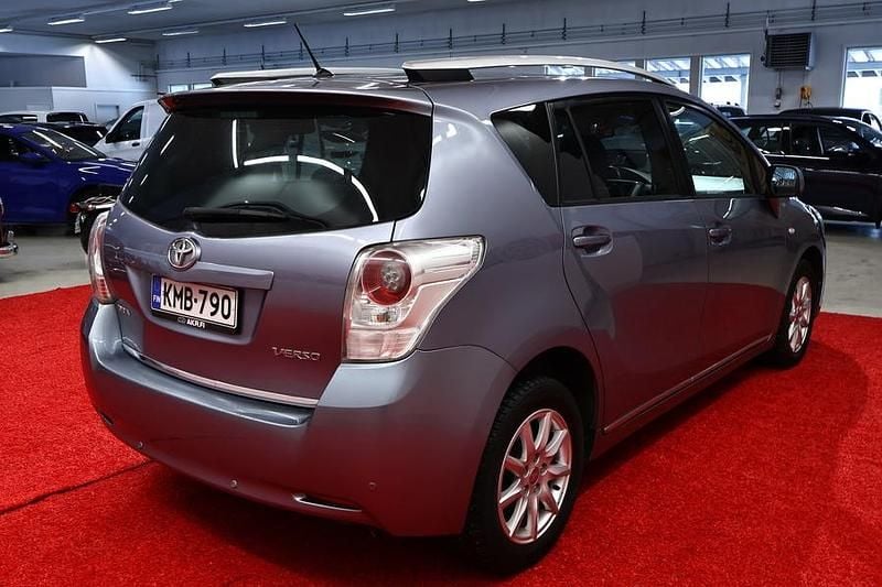 Käytetty Toyota Verso 132 HP (97 kW) 2012 Sininen Tila-auto