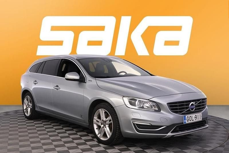 Käytetty Volvo V60 Summum 215 HP (158 kW) 2015 Farmari