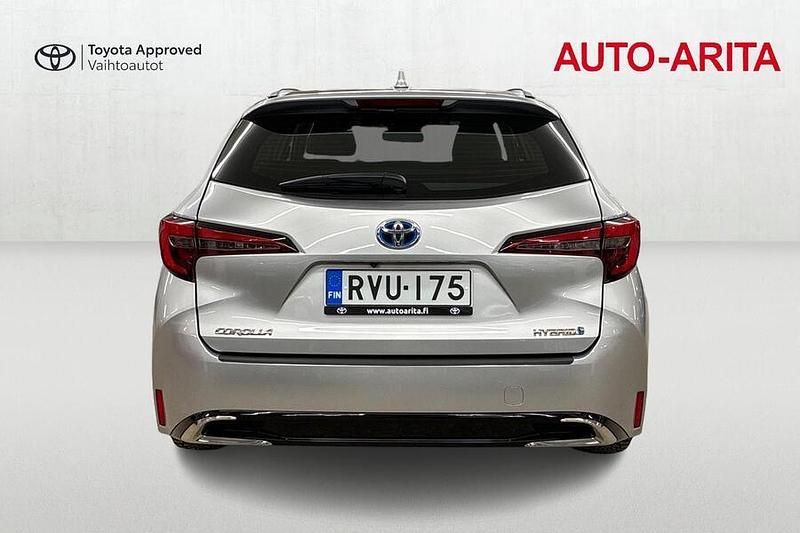 Käytetty Toyota Corolla Active 140 HP (102 kW) 2024 Hopea Farmari