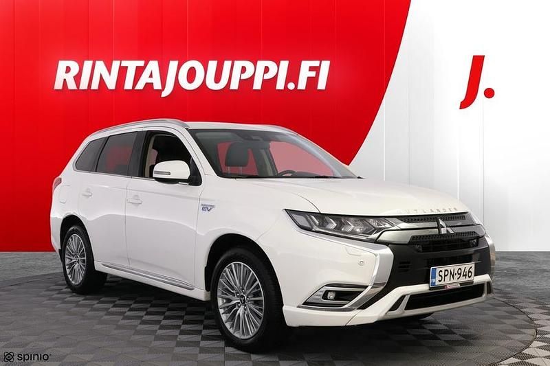 Käytetty Mitsubishi Outlander P-HEV Invite 135 HP (99 kW) 2019 Valkoinen Katumaasturi