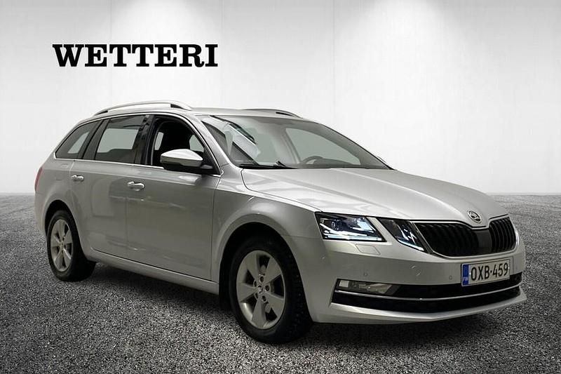 Harmaa Käytetty 2017 Skoda Octavia Style Farmari | 15 900 € (Perustarjous) - Kuva 1/4