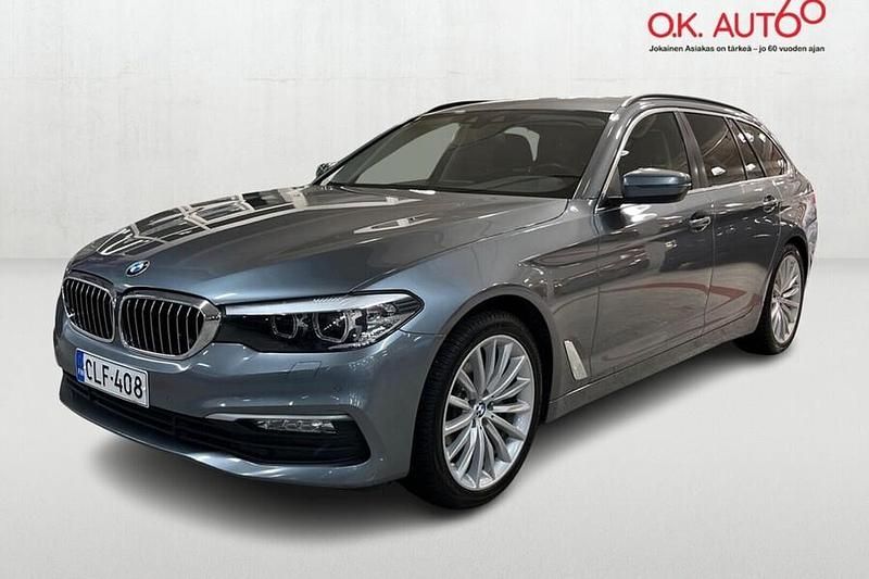 Harmaa Käytetty 2018 BMW 520 Comfort Edition Farmari | 27 490 € (Perustarjous) - Kuva 1/4