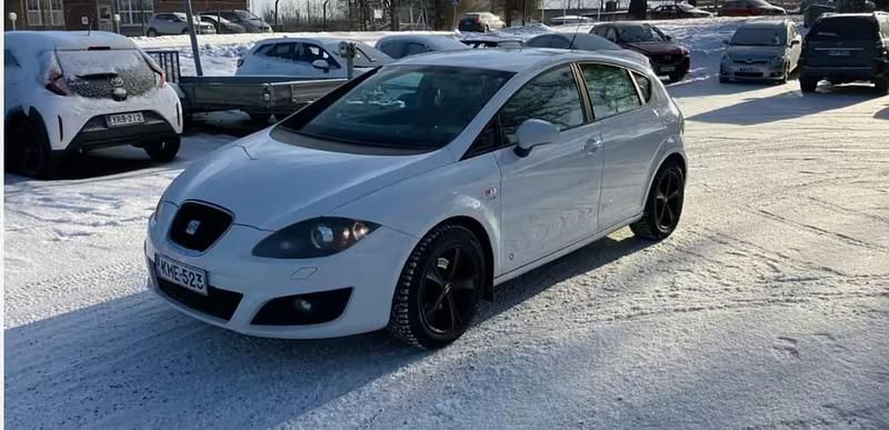 Käytetty Seat Leon Copa 105 HP (77 kW) 2012 Valkoinen Viistoperä