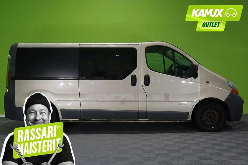 Käytetty Renault Trafic 135 HP (99 kW) 2006 Vihreä Tila-auto