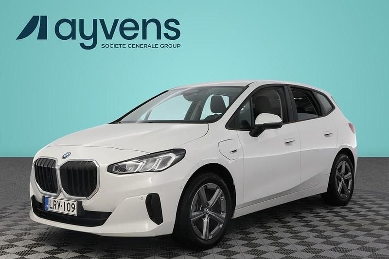 Valkoinen Käytetty 2022 BMW 225 Active Tourer Tila-auto | 28 900 € (Perustarjous) - Kuva 1/4