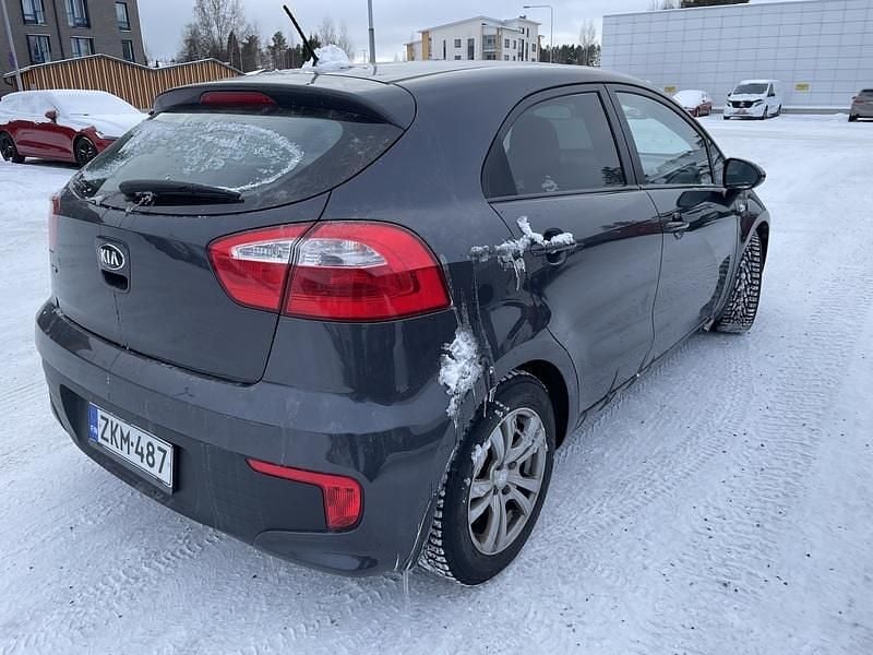 Käytetty Kia Rio LX 84 HP (61 kW) 2015 Harmaa Viistoperä