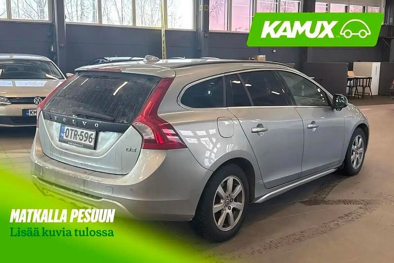 Käytetty Volvo V60 Momentum 136 HP (100 kW) 2013 Hopea / harmaa Farmari