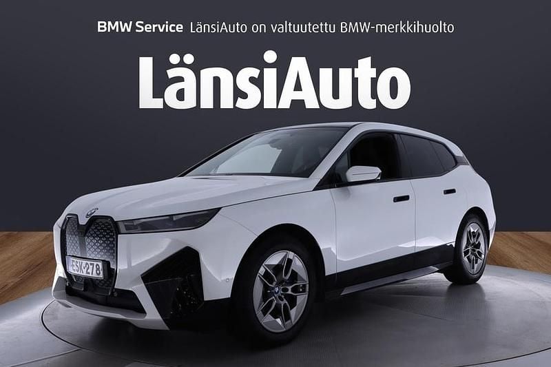 Valkoinen Käytetty 2022 BMW iX Comfort Edition Katumaasturi | 42 890 € (Perustarjous) - Kuva 1/1