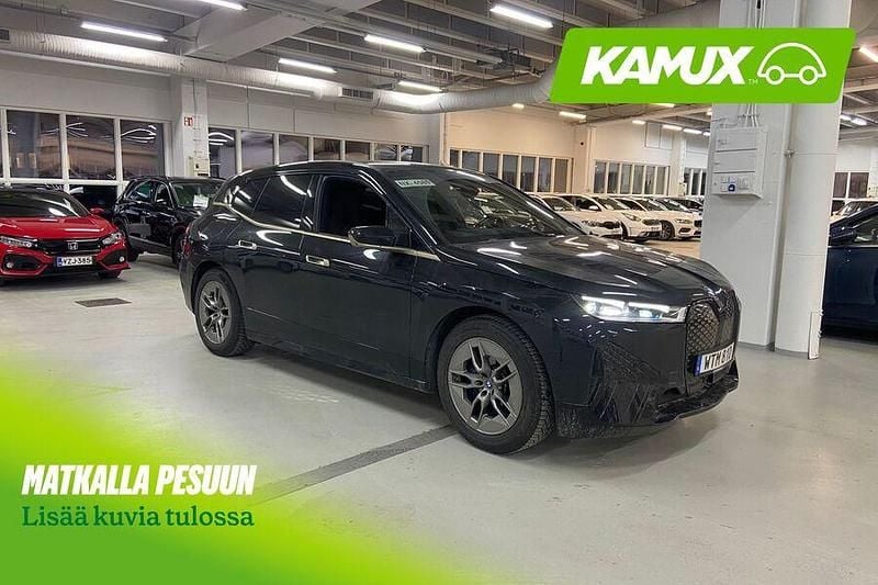 Musta Käytetty 2022 BMW iX Sport Line Katumaasturi | 45 900 € (Hyvä tarjous) - Kuva 1/3