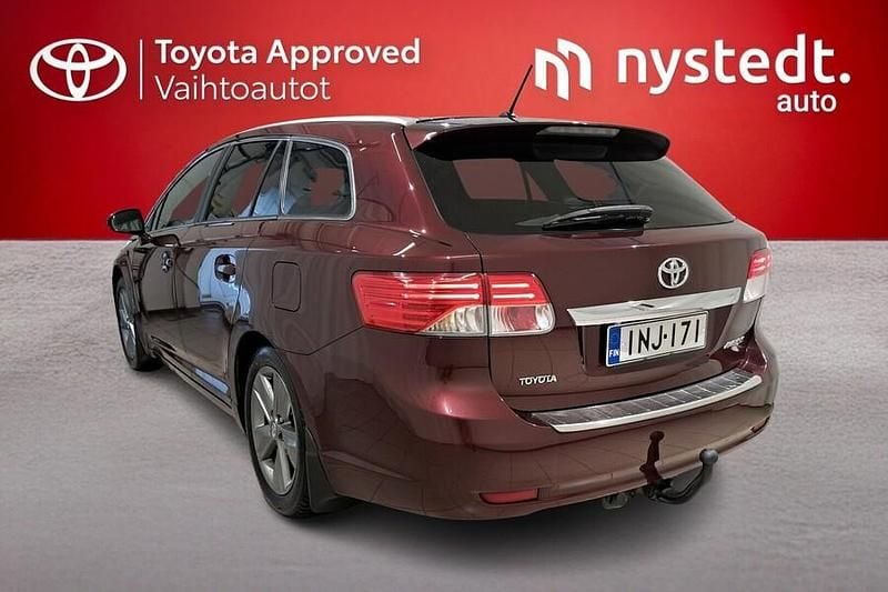 Käytetty Toyota Avensis Active 124 HP (91 kW) 2014 Punainen Farmari