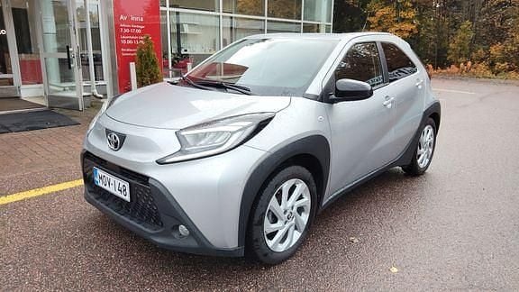 Hopea Käytetty 2022 Toyota Aygo X Multidrive S Katumaasturi | 17 900 € (Kallis) - Kuva 1/4