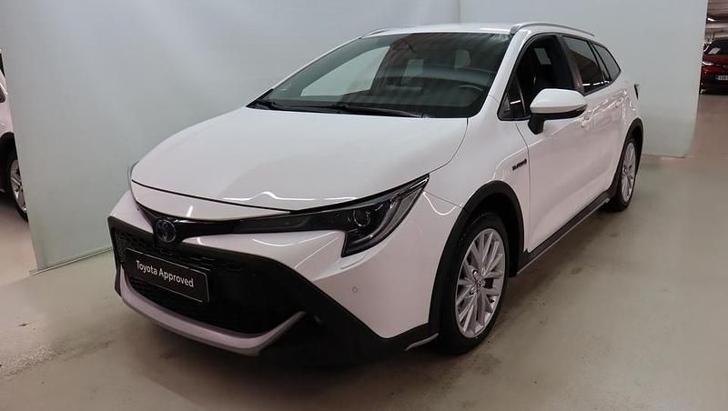 Valkoinen Käytetty 2022 Toyota Corolla Farmari | 22 900 € (Perustarjous) - Kuva 1/4