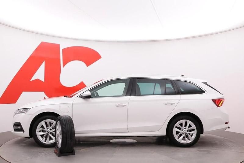 Käytetty Skoda Octavia Style 204 HP (150 kW) 2024 Farmari