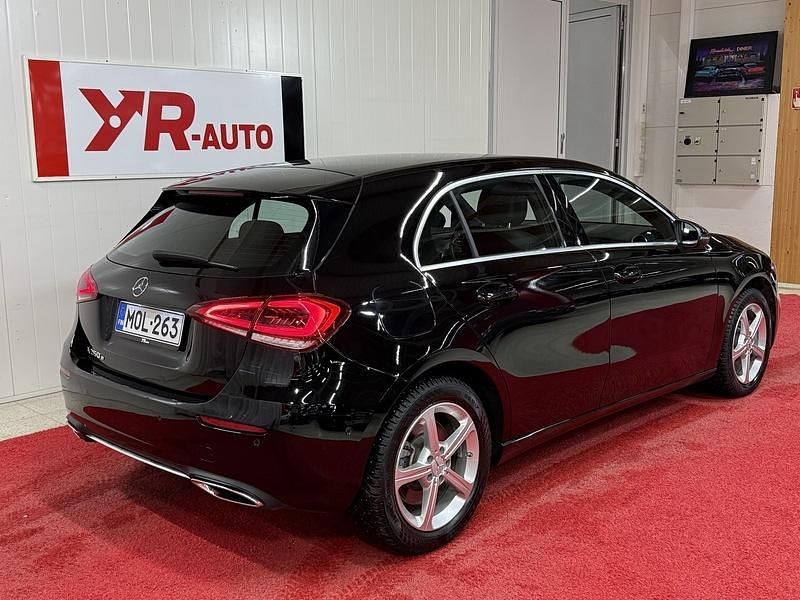 Käytetty Mercedes A250 Business 160 HP (117 kW) 2023 Viistoperä