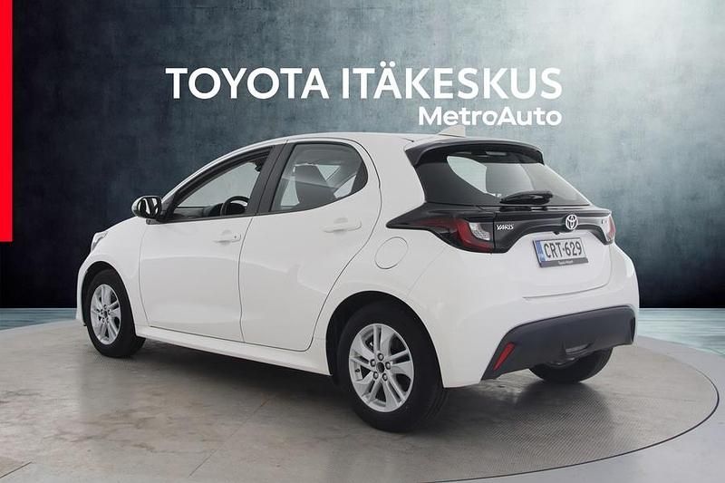 Käytetty Toyota Yaris Hybrid Active 116 HP (85 kW) 2023 Valkoinen Viistoperä