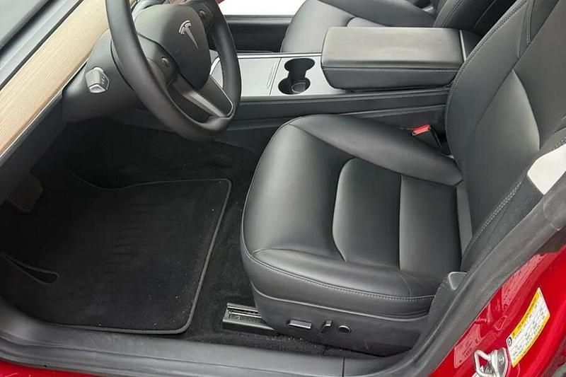 Käytetty Tesla Model 3 Standard Range Plus 239 kW (325 HP) 2023 Sedan