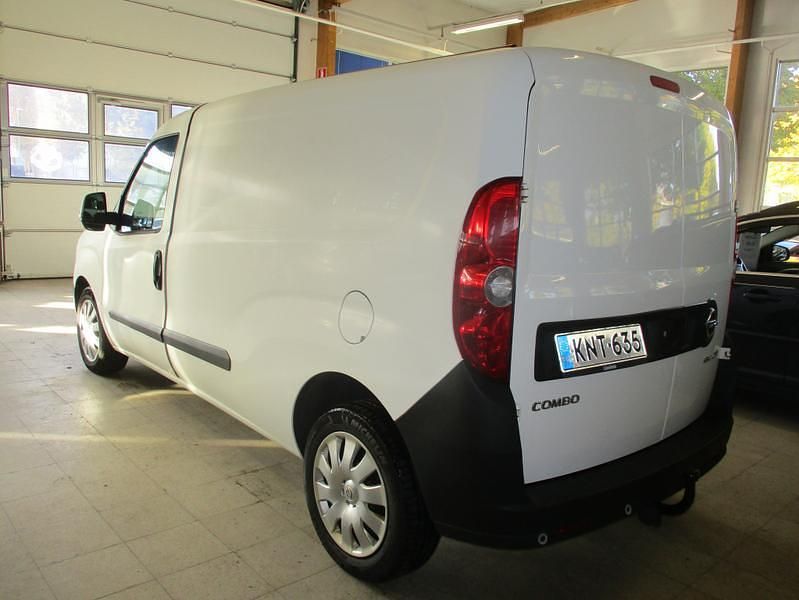 Käytetty Opel Combo 90 HP (66 kW) 2016 Valkoinen Tila-auto