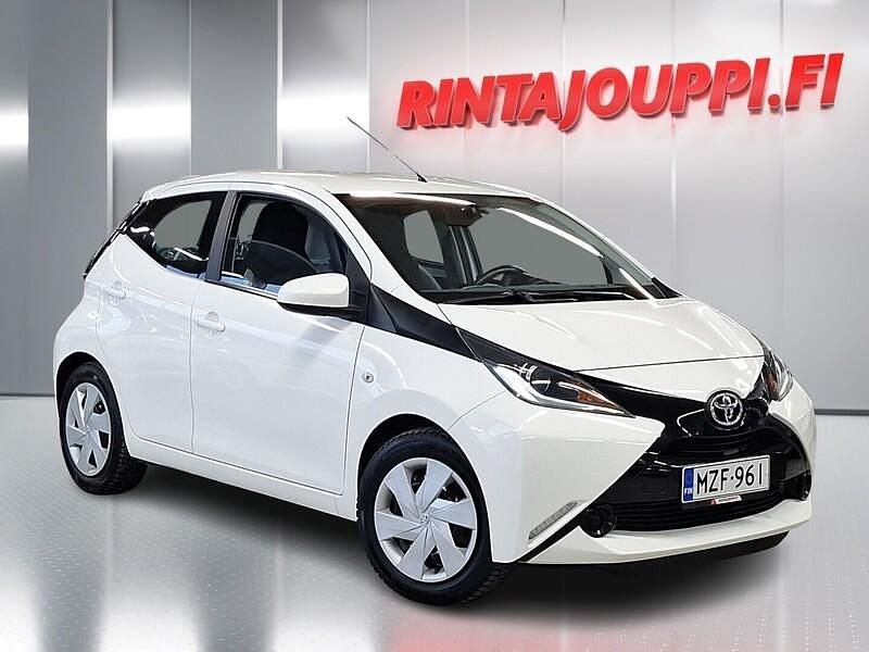 Valkoinen Käytetty 2015 Toyota Aygo X-cite Viistoperä | 7 800 € (Perustarjous) - Kuva 1/3