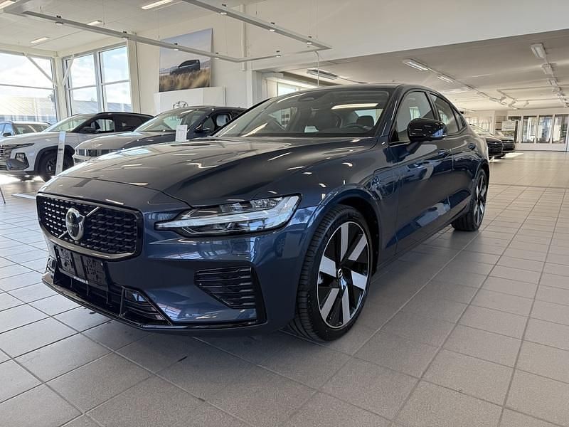 Sininen Käytetty 2024 Volvo S60 Performance Sedan | 44 880 € (Perustarjous) - Kuva 1/4