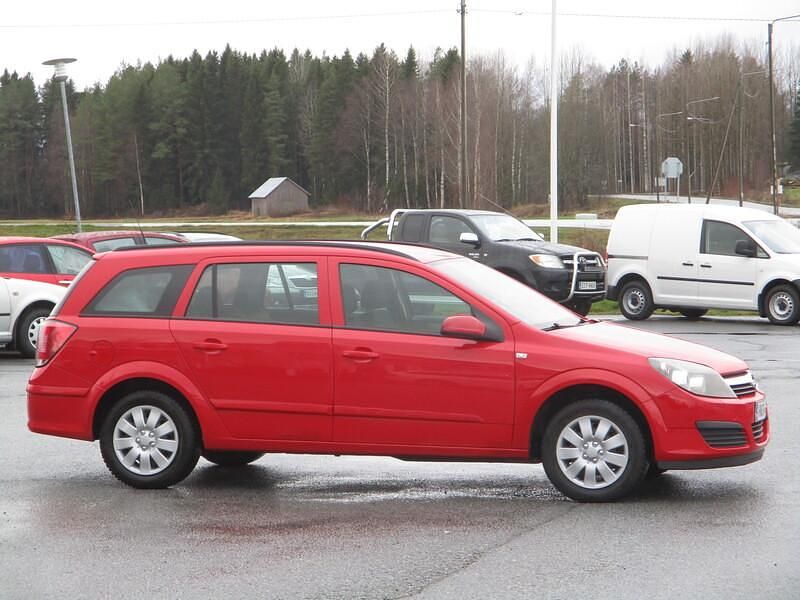 Punainen Käytetty 2006 Opel Astra Enjoy Farmari | 2 500 € - Kuva 1/4