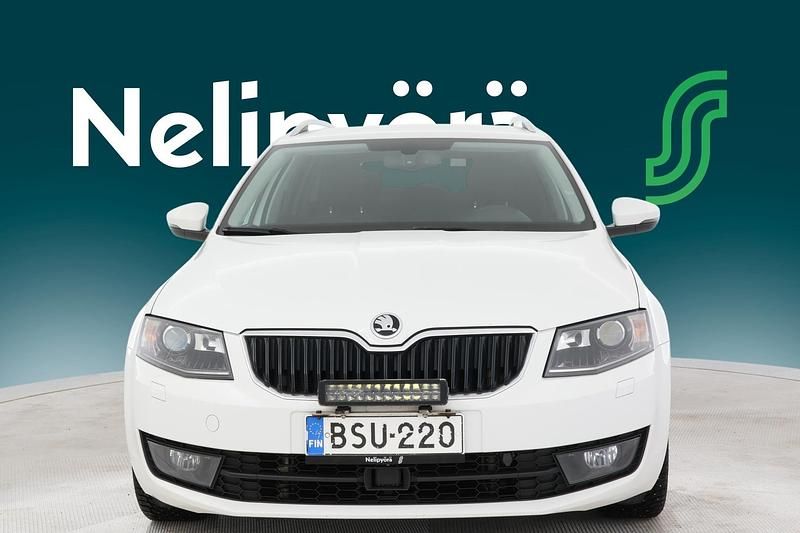 Käytetty Skoda Octavia Elegance 143 HP (105 kW) 2015 Valkoinen Farmari