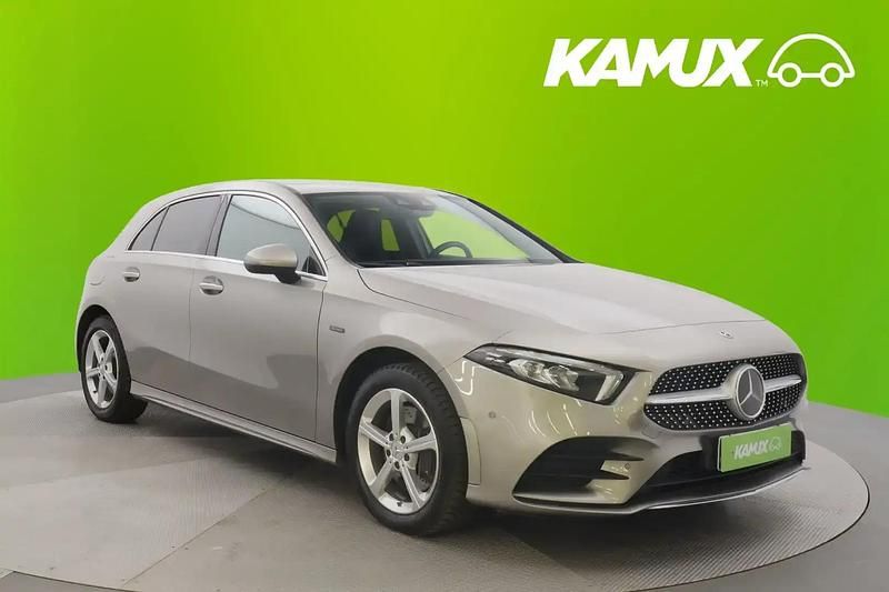 Hopea / harmaa Käytetty 2020 Mercedes A250 Business Sedan | 26 370 € (Perustarjous) - Kuva 1/4