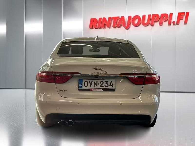 Käytetty Jaguar XF Prestige 180 HP (132 kW) 2016 Sedan