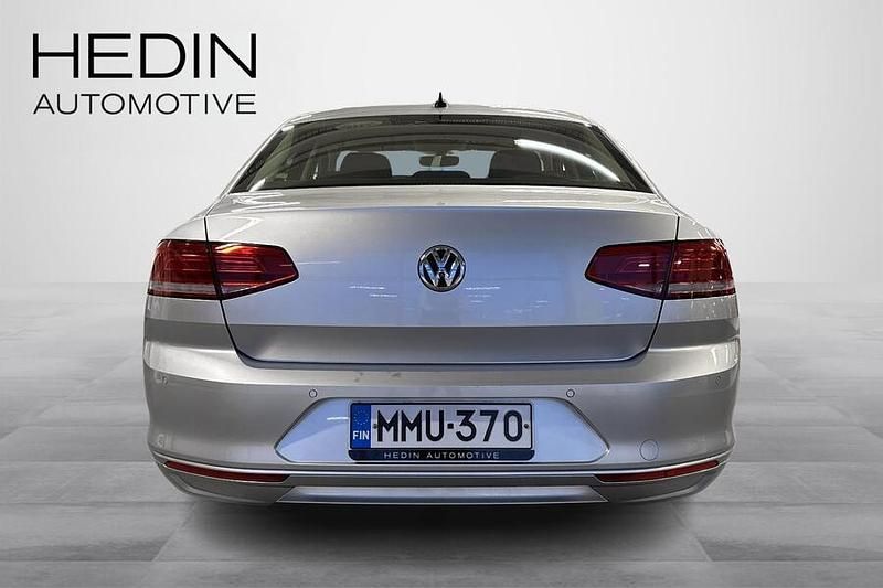 Käytetty VW Passat Comfortline 150 HP (110 kW) 2017 Hopea Sedan