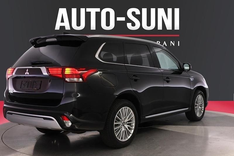 Käytetty Mitsubishi Outlander P-HEV Intense 135 HP (99 kW) 2020 Katumaasturi