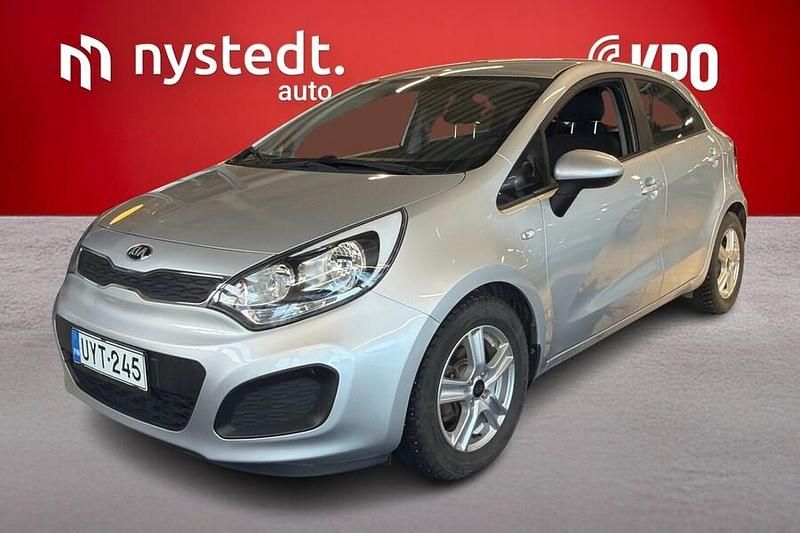 Käytetty Kia Rio LX 86 HP (63 kW) 2014 Hopea Viistoperä