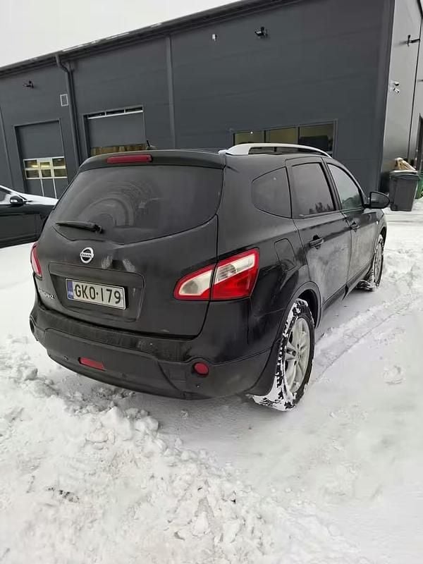 Käytetty Nissan Qashqai +2 Acenta 117 HP (86 kW) 2012 Katumaasturi