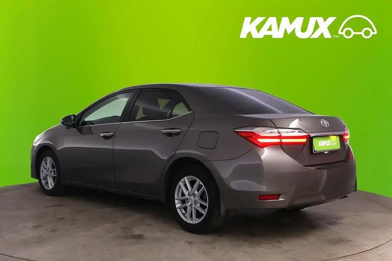 Käytetty Toyota Corolla Multidrive S 132 HP (97 kW) 2016 Hopea / harmaa Sedan