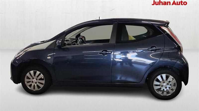 Käytetty Toyota Aygo X-play 69 HP (50 kW) 2014 Sininen Viistoperä