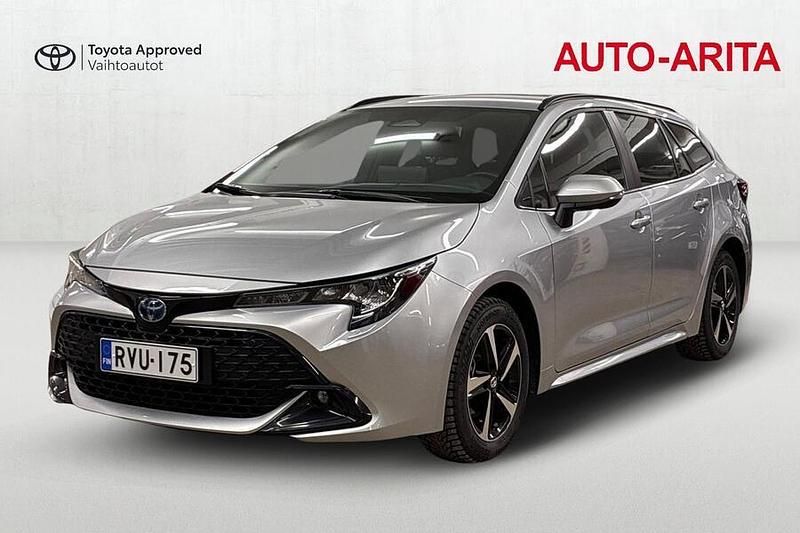 Käytetty Toyota Corolla Active 140 HP (102 kW) 2024 Hopea Farmari