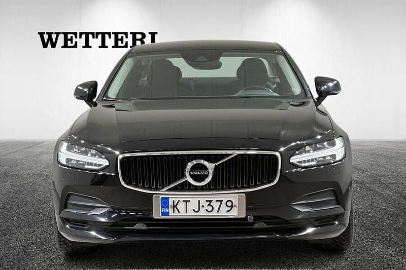 Käytetty Volvo S90 Business Edition 150 HP (110 kW) 2017 Musta Sedan