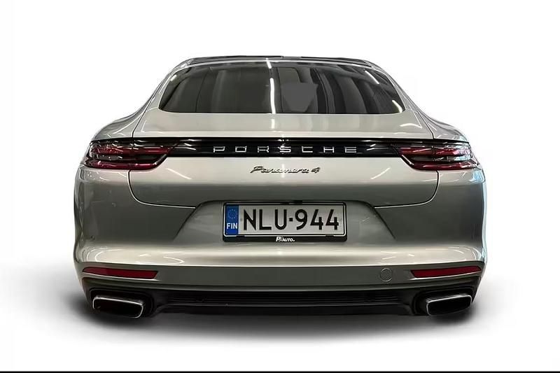 Käytetty Porsche Panamera 4 330 HP (242 kW) 2018 Harmaa Sedan