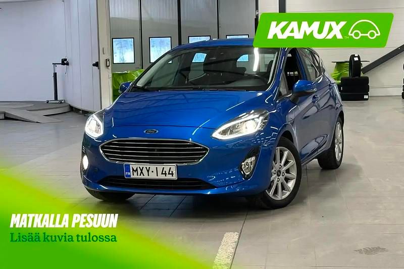 Sininen Käytetty 2020 Ford Fiesta Titanium Sedan | 9 900 € (Hyvä tarjous) - Kuva 1/4