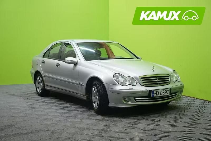 Käytetty Mercedes C180 143 HP (105 kW) 2004 Hopea / harmaa Sedan