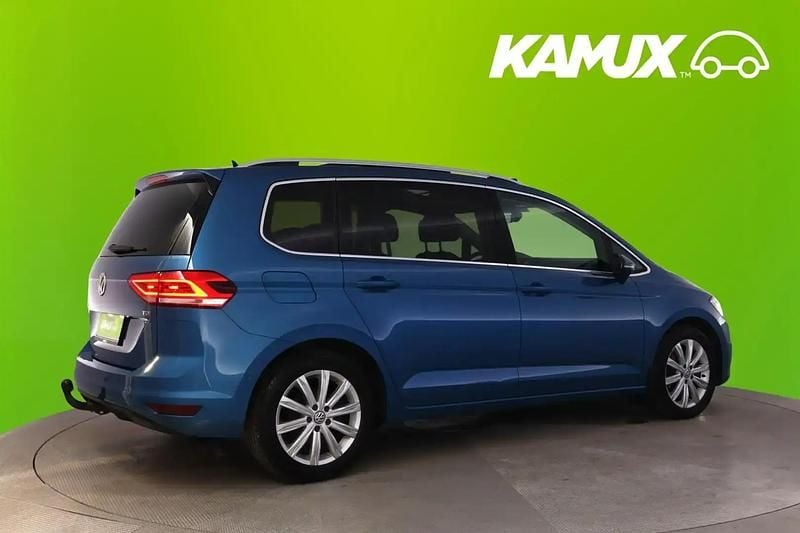 Käytetty VW Touran Highline 116 HP (85 kW) 2017 Sininen Tila-auto