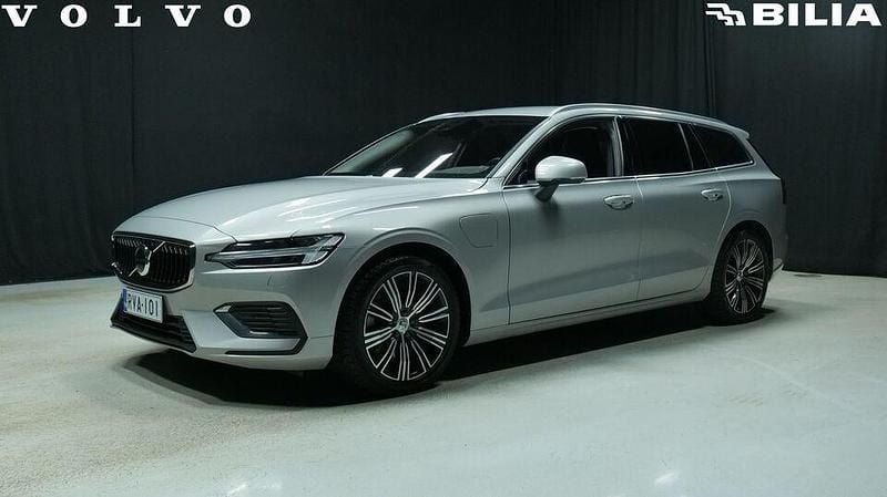 Harmaa Käytetty 2023 Volvo V60 Core Farmari | 34 600 € (Supertarjous) - Kuva 1/3