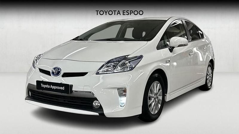Valkoinen Käytetty 2015 Toyota Prius Active Viistoperä | 15 490 € (Perustarjous) - Kuva 1/4