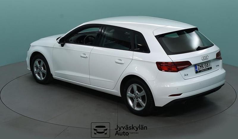 Käytetty Audi A3 Sportback Business 116 HP (85 kW) 2018 Valkoinen Viistoperä