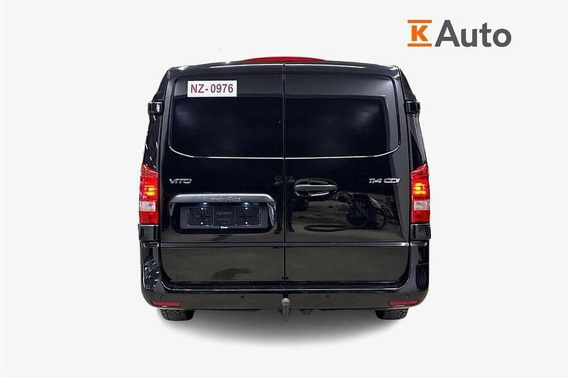 Käytetty Mercedes Vito 136 HP (100 kW) 2021 Musta Van